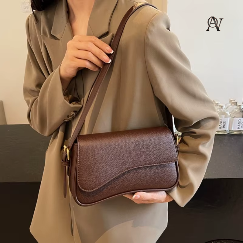 Lychee crossbody bag The vintage touch your outfit needs