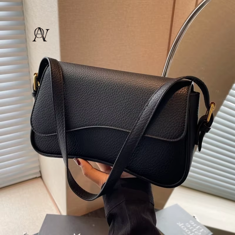 Lychee crossbody bag The vintage touch your outfit needs