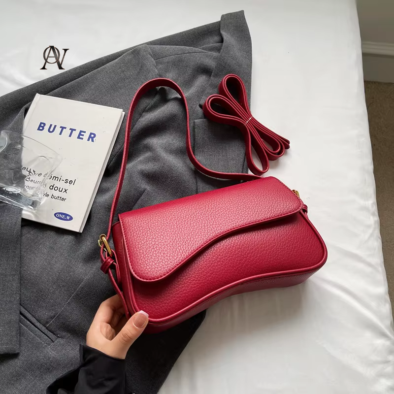 Lychee crossbody bag The vintage touch your outfit needs