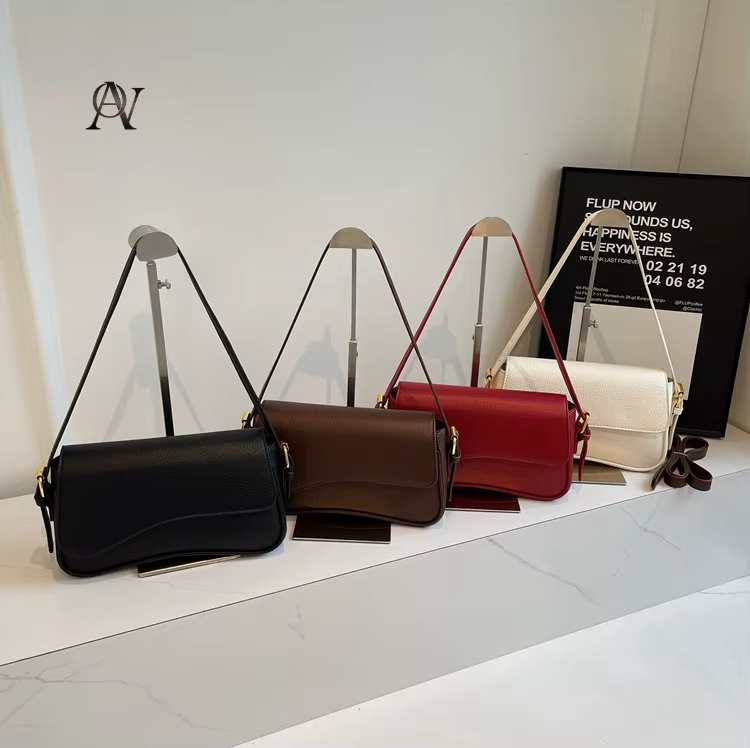 Lychee crossbody bag The vintage touch your outfit needs